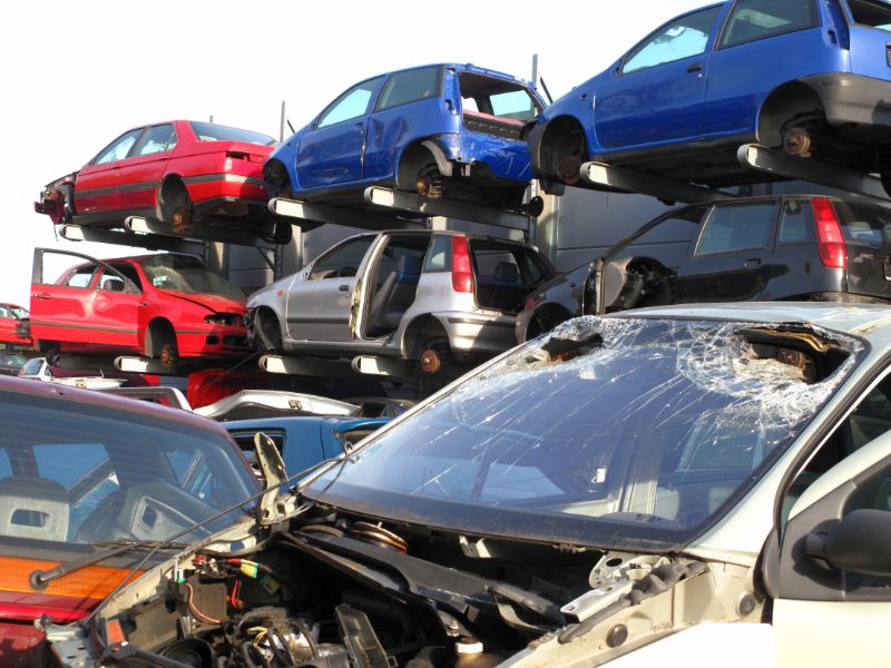 Car Dismantlers Surrey Crashed car pickup
